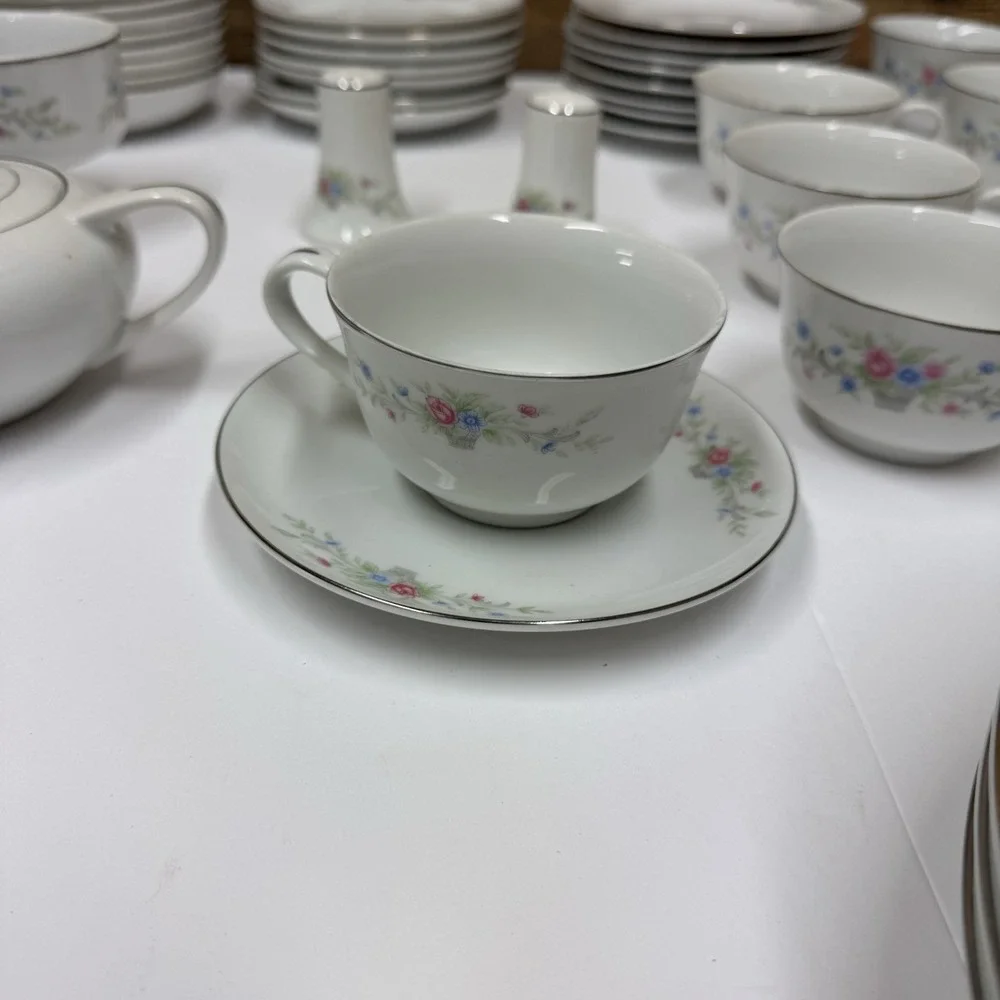 Florenteen Fine China Fantasia Japan 53 Piece Set- Service for 8 Floral Silver